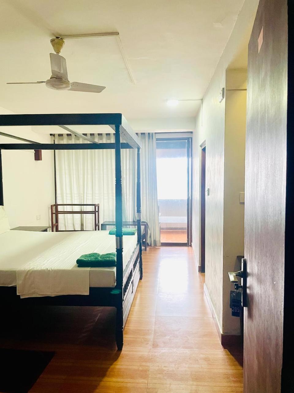 Suncoast Beach Hotel Мирисса Экстерьер фото